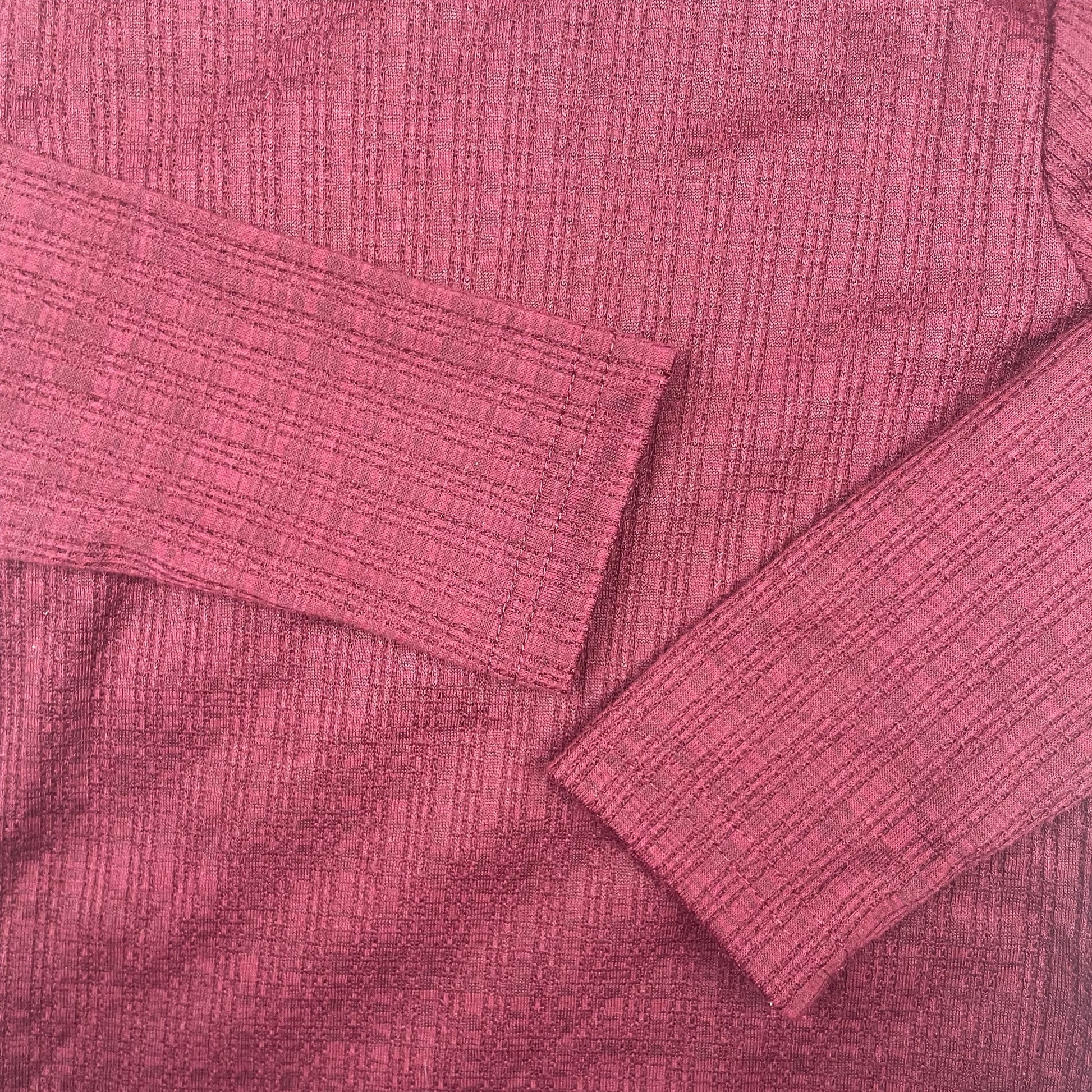 Bordeauxrotes Rippen-Langarmshirt von Nutmeg, Größe 12–18 Monate (86) – detail